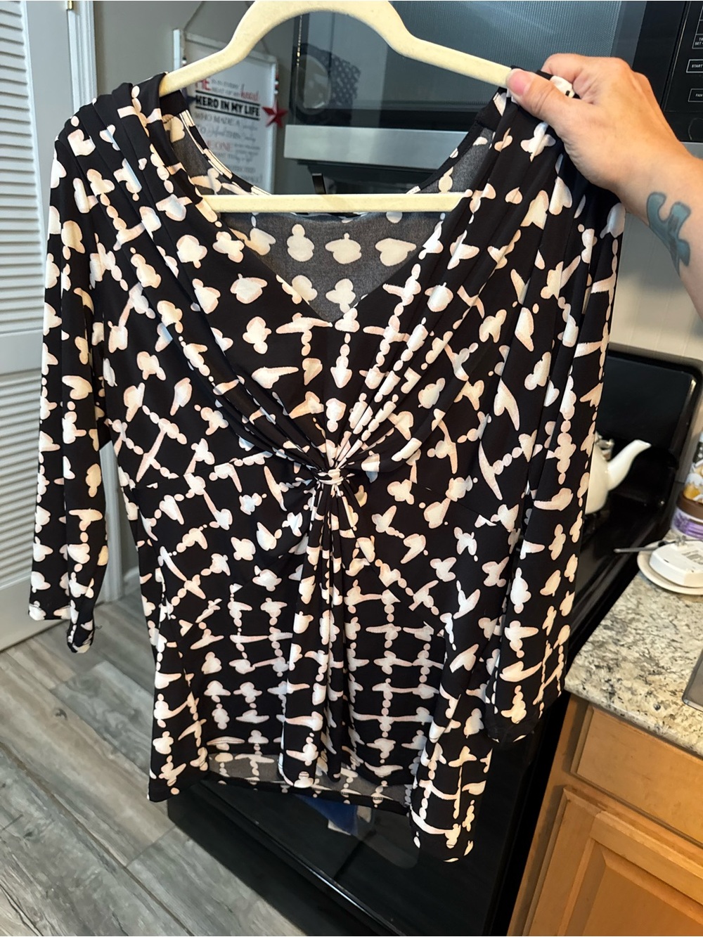 Daisy Fuentes Black Long-Sleeve Twist-Front Top with  Abstract Print